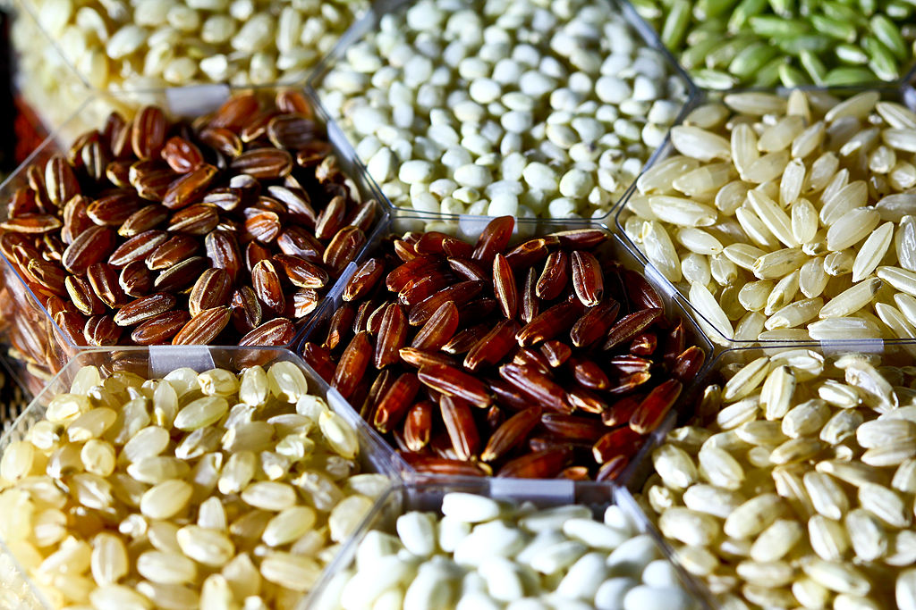https://upload.wikimedia.org/wikipedia/commons/b/ba/Rice_grains_%28IRRI%29.jpg